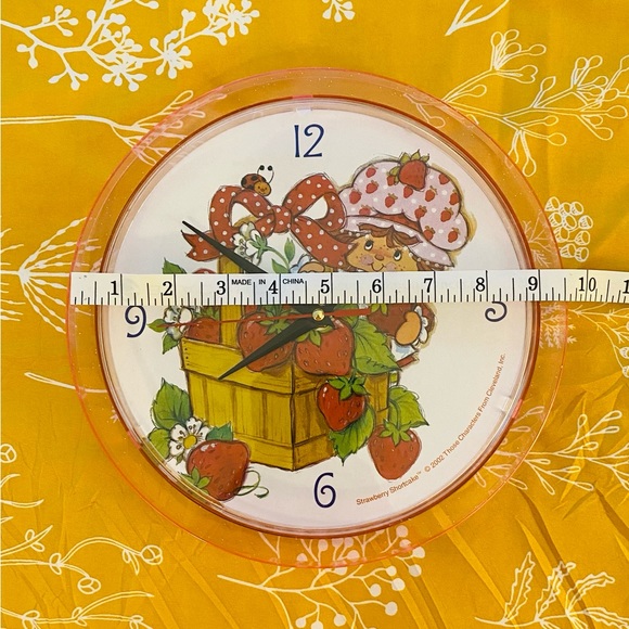vintage Strawberry Shortcake clock - Picture 7 of 7